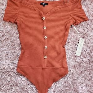 Adorable off shoulder rust color Size S